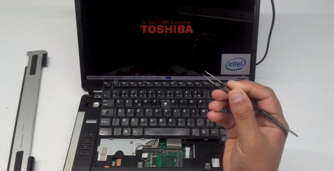 Toshiba Satellite A100 password reset tuto